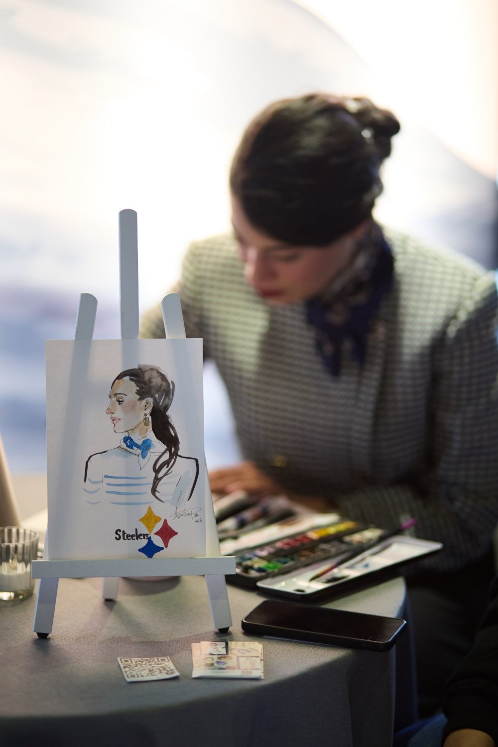 Live artist creating bespoke live portraits during a premium Seine cruise event in Paris.
